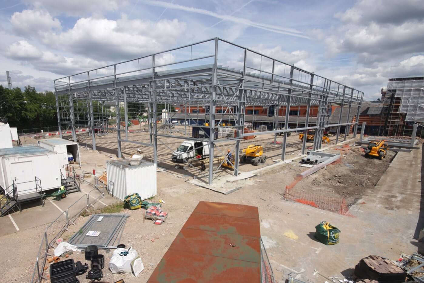 Expansion of a shopping centre with two new units